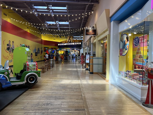 Great Lakes Crossing Outlets - Aug 7 2022 Photo (newer photo)